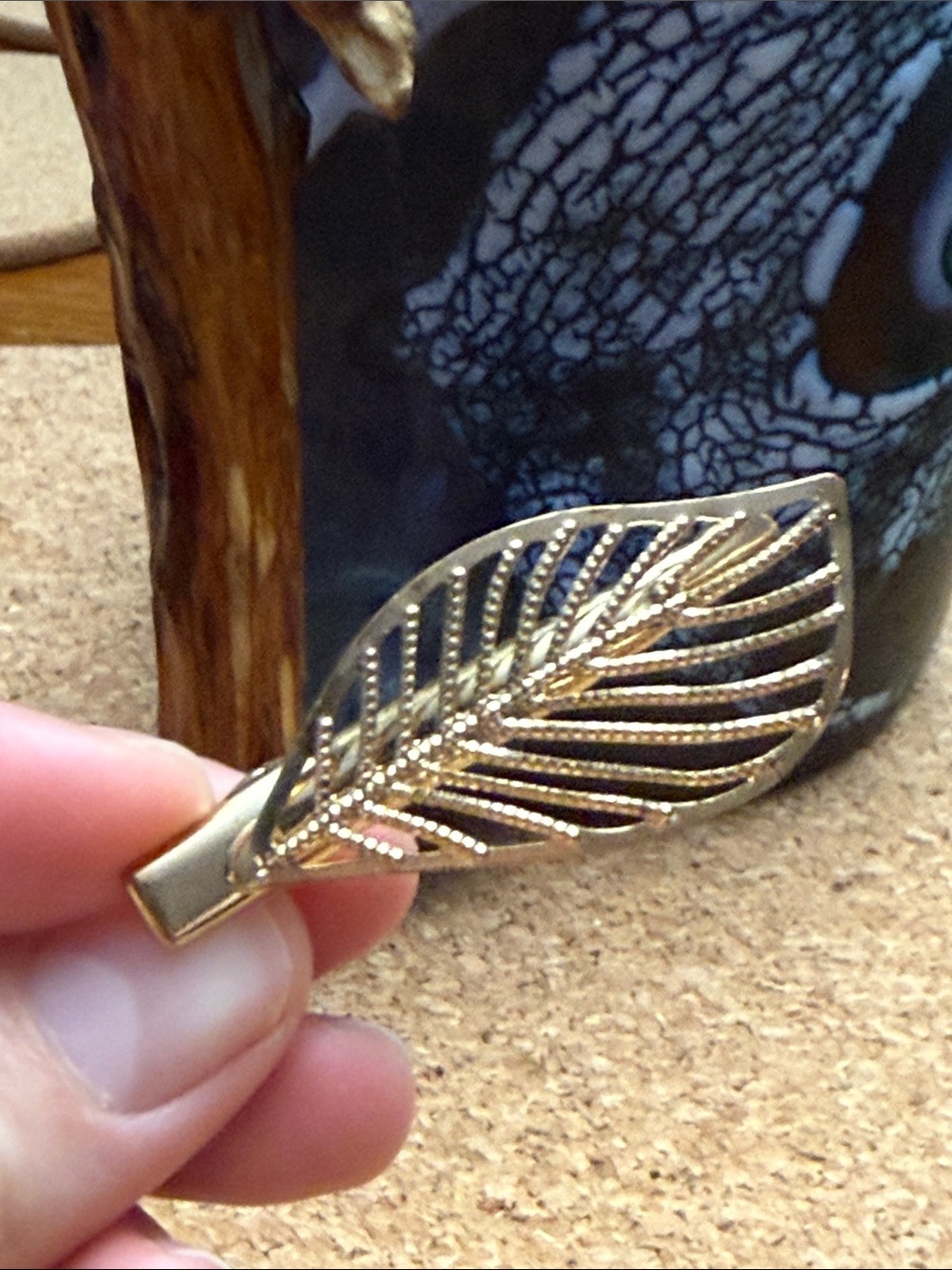 Vintage 1970s Brass Gold-Tone Metal Hair Barrette  Leaf Filigree Hair Clip - Picture 5 of 6
